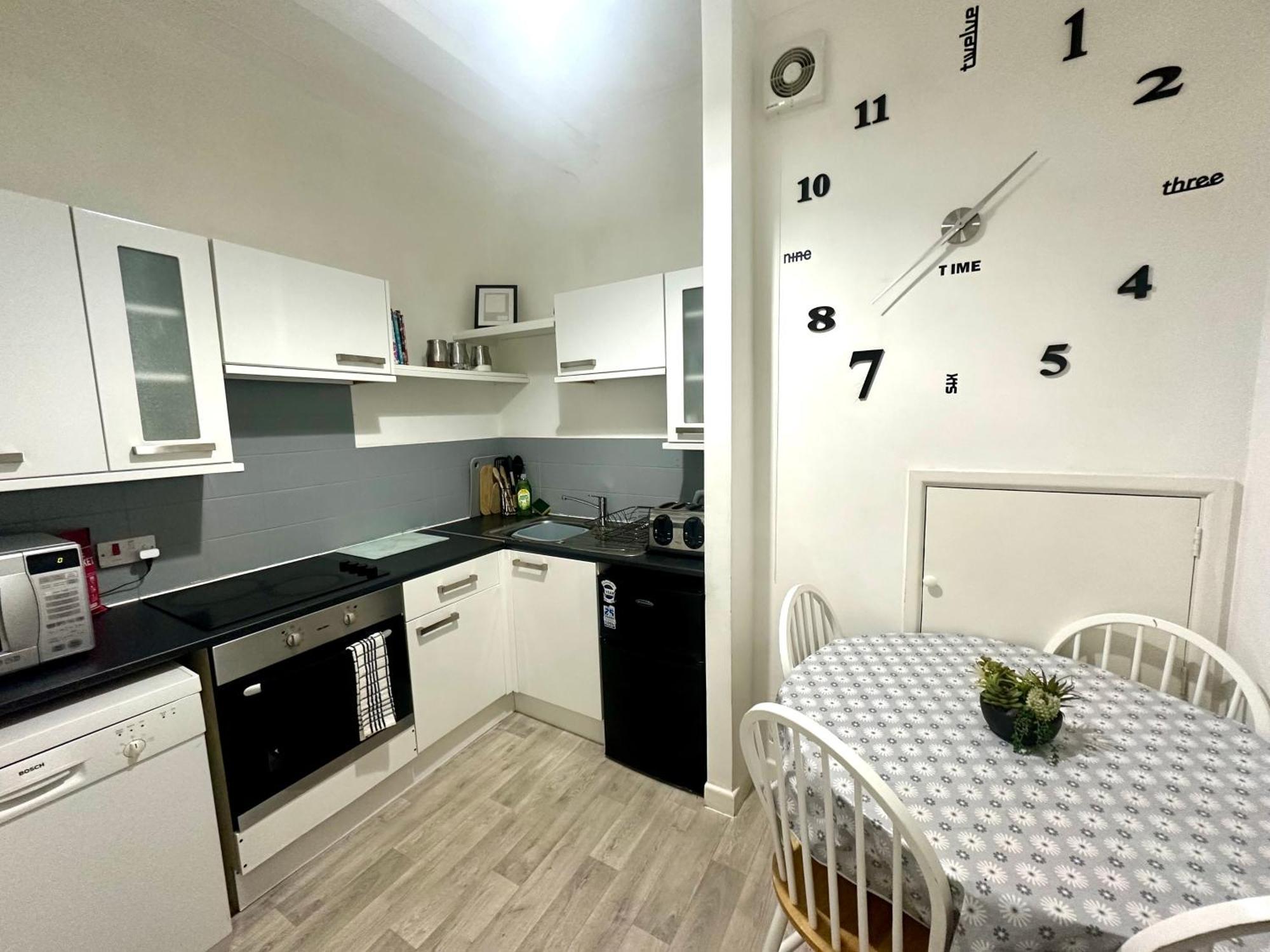 Homely Apartment In The Heart Of Town Centre - Sleeps 6 Bournemouth Exterior photo