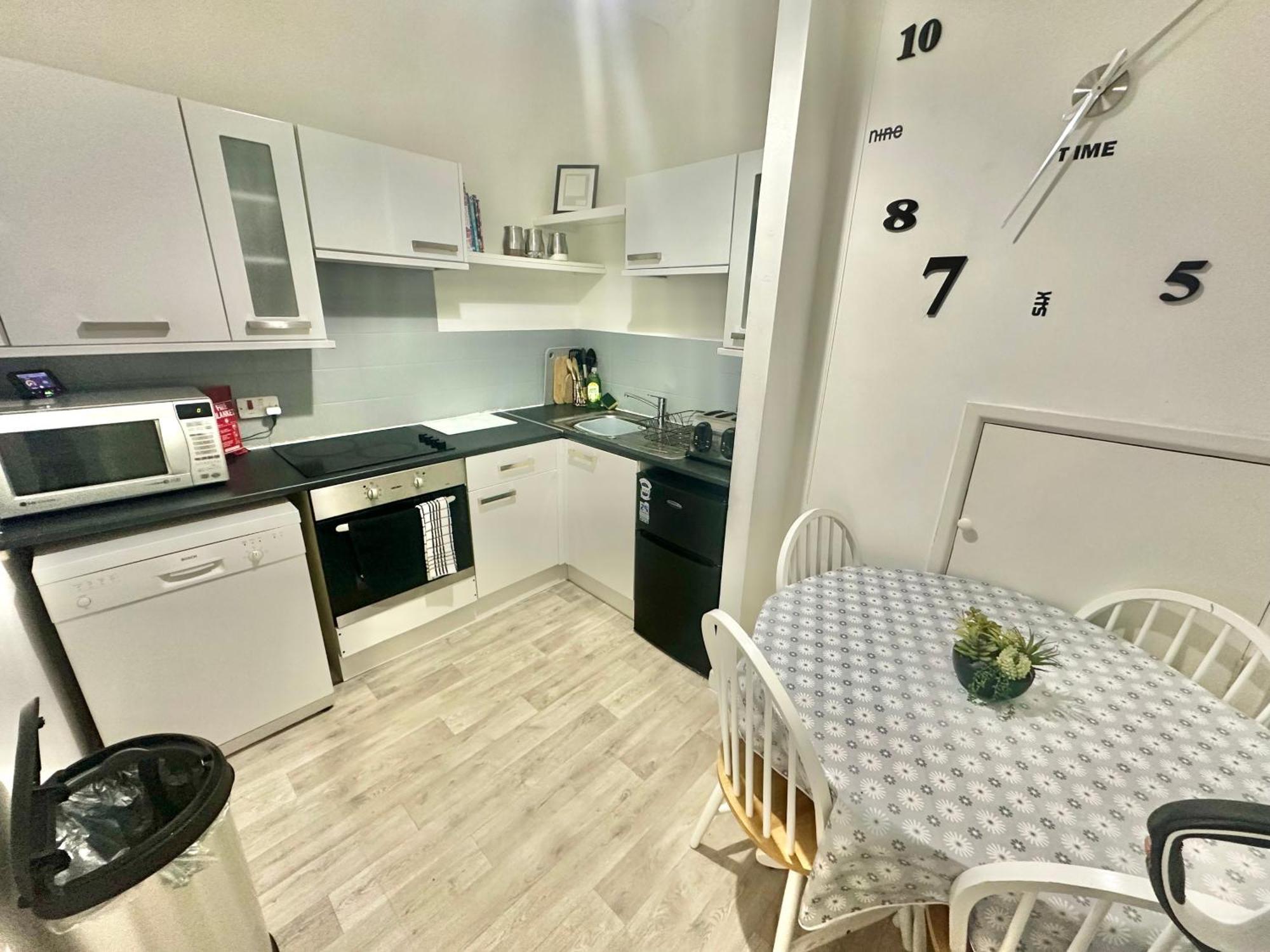Homely Apartment In The Heart Of Town Centre - Sleeps 6 Bournemouth Exterior photo